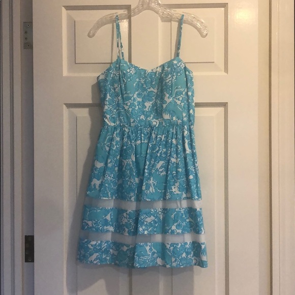 Lilly Pulitzer Dresses & Skirts - Lilly Pulitzer Blue and White Patterned Dress